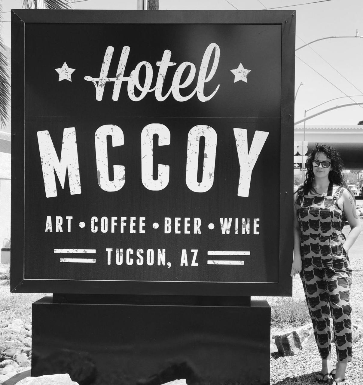 Hotel Mccoy - Art, Coffee, Beer, Wine Тусон Экстерьер фото